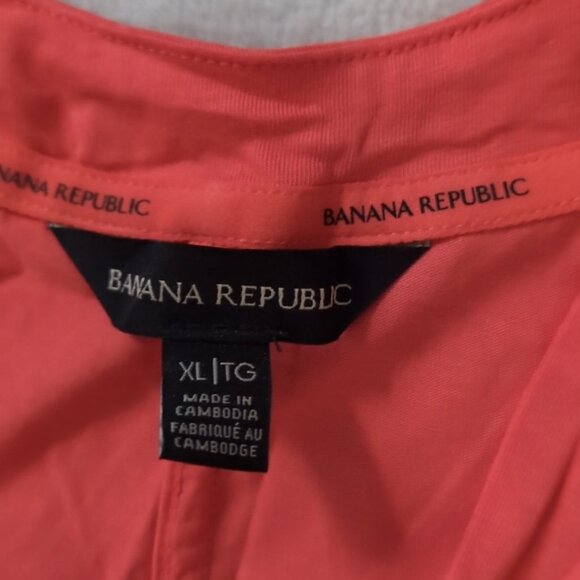 XL Banana Republic V neck sleeveless shirt - Picture 2 of 4